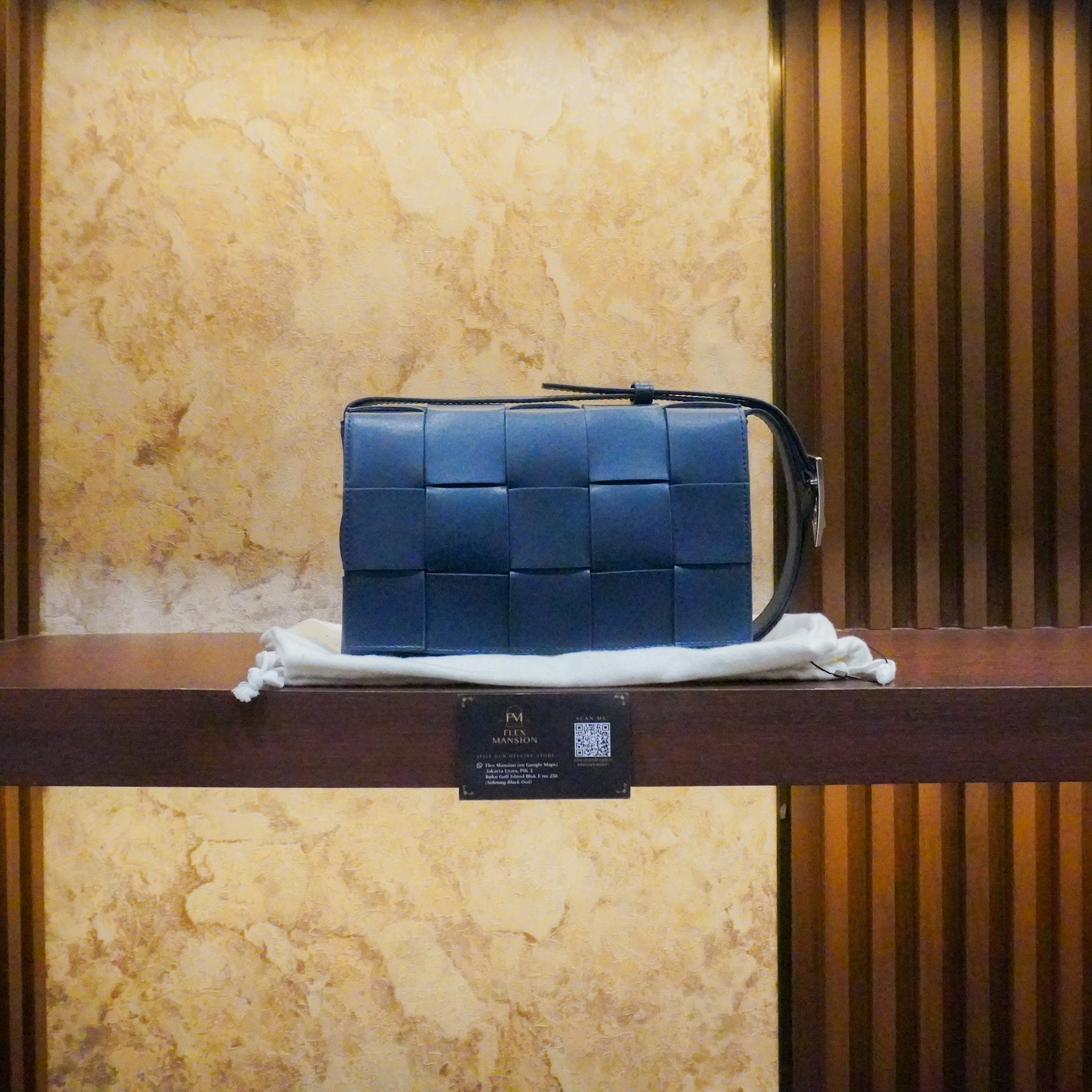 Bottega cassette slingbag navy (New 50jt)