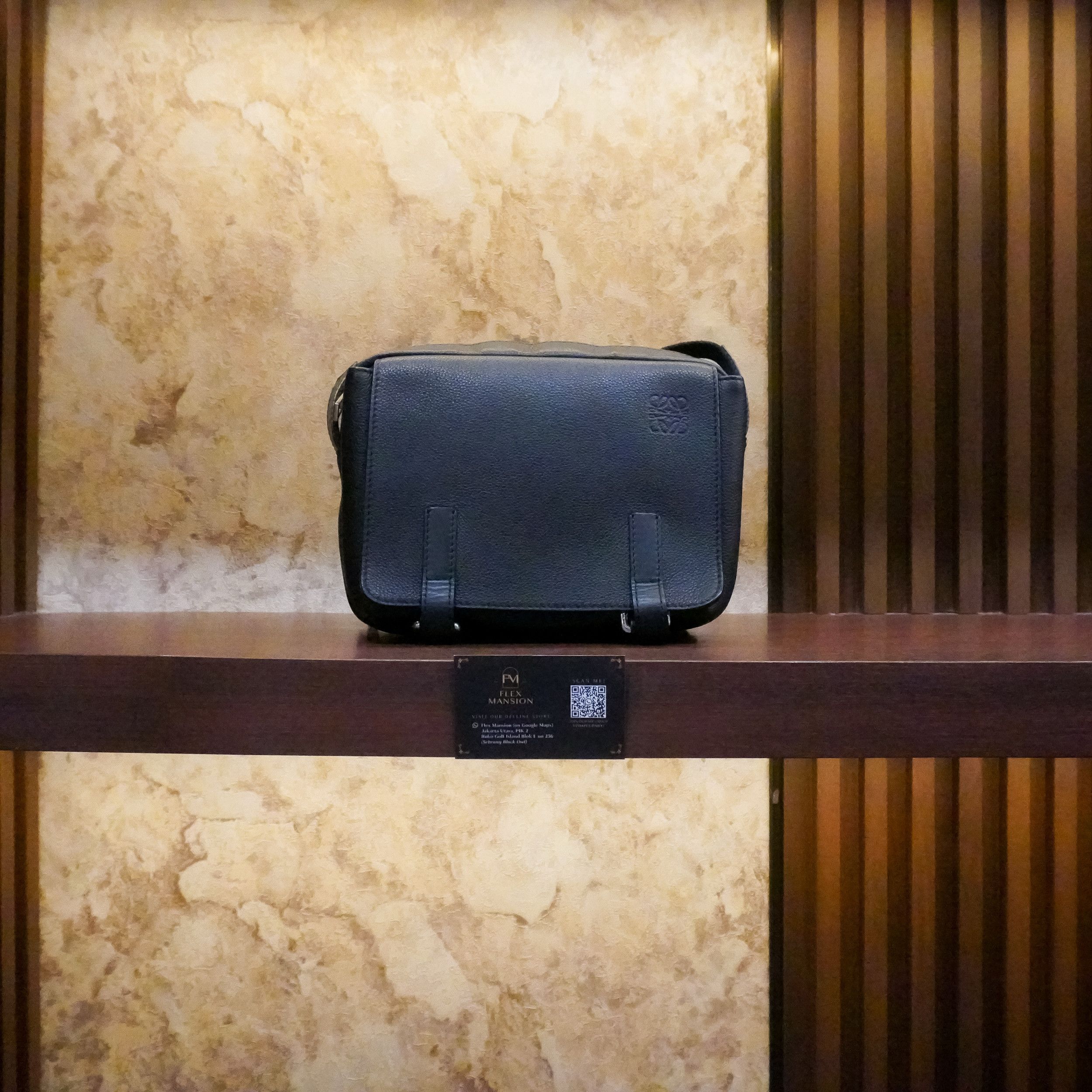 Loewe xs miliatrry messenger bag black (38jt