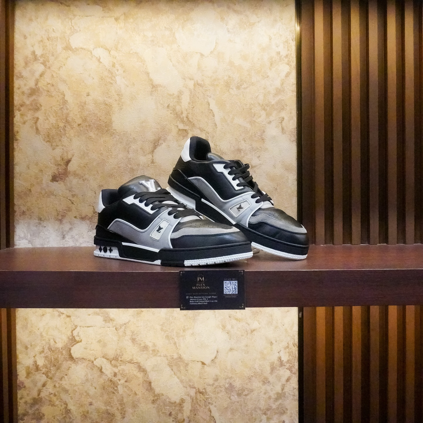 LV trainer black grey sneaker (new 21jt