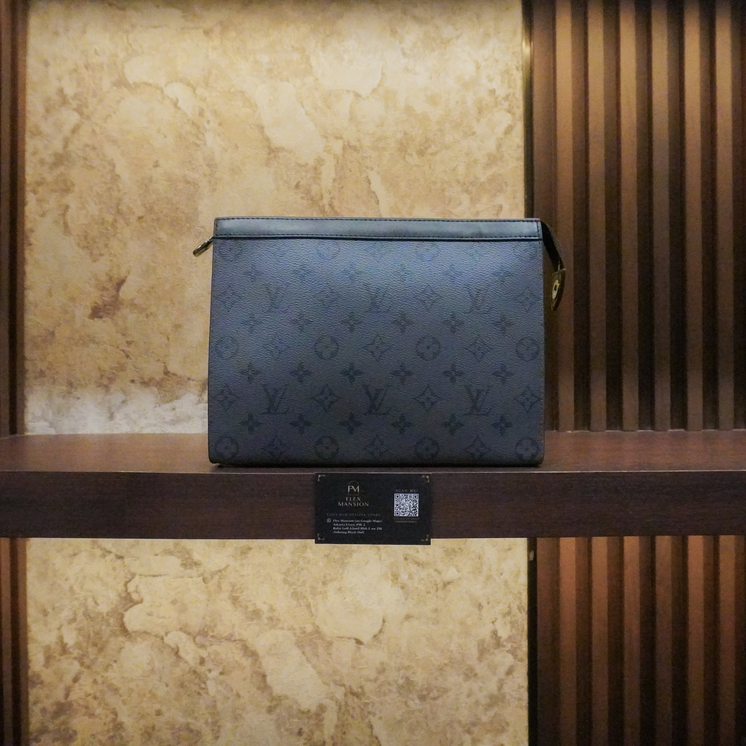 LV pochette voyage monogram eclipse grey (new 19jt