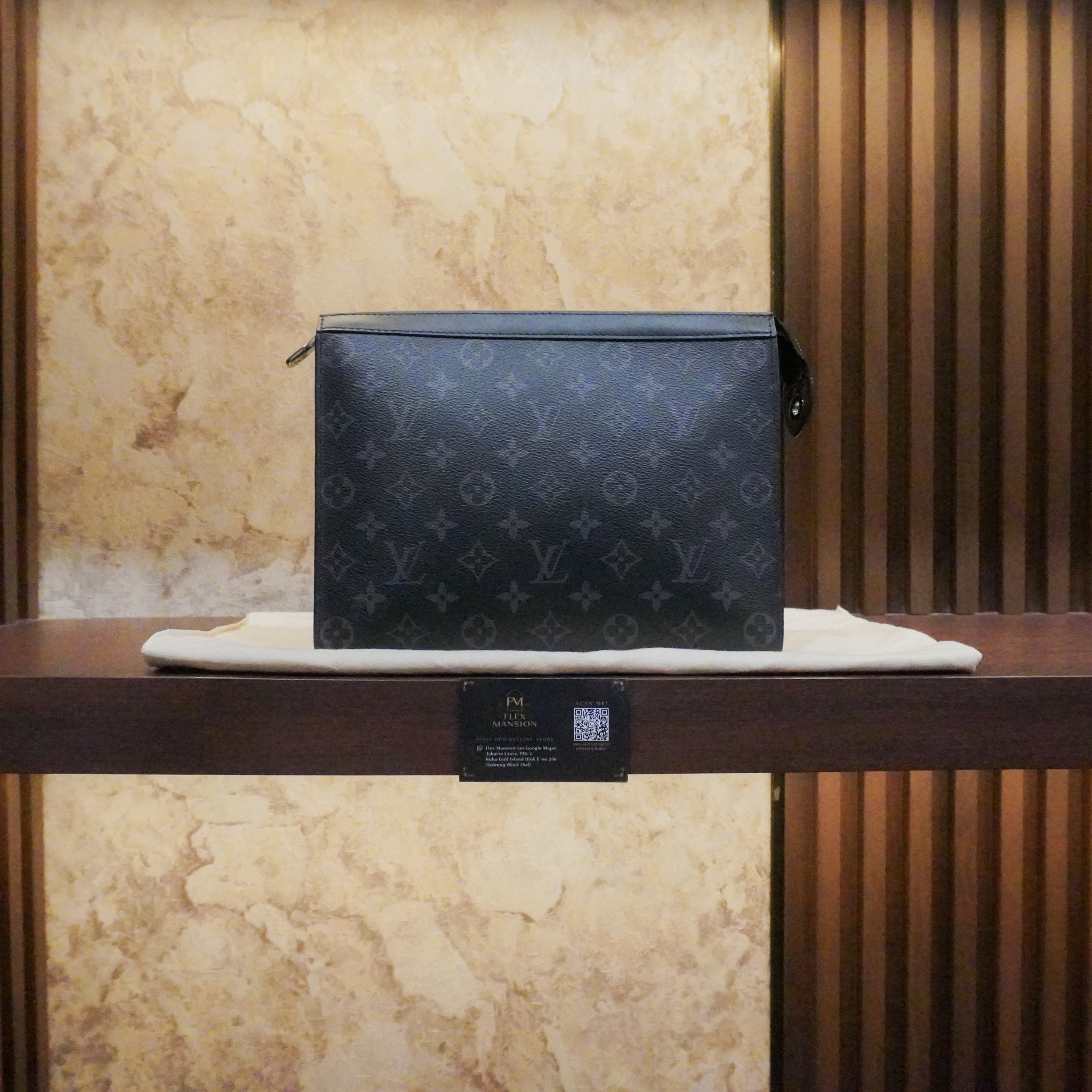 LV pochette voyage monogram eclipse black (new 18jt