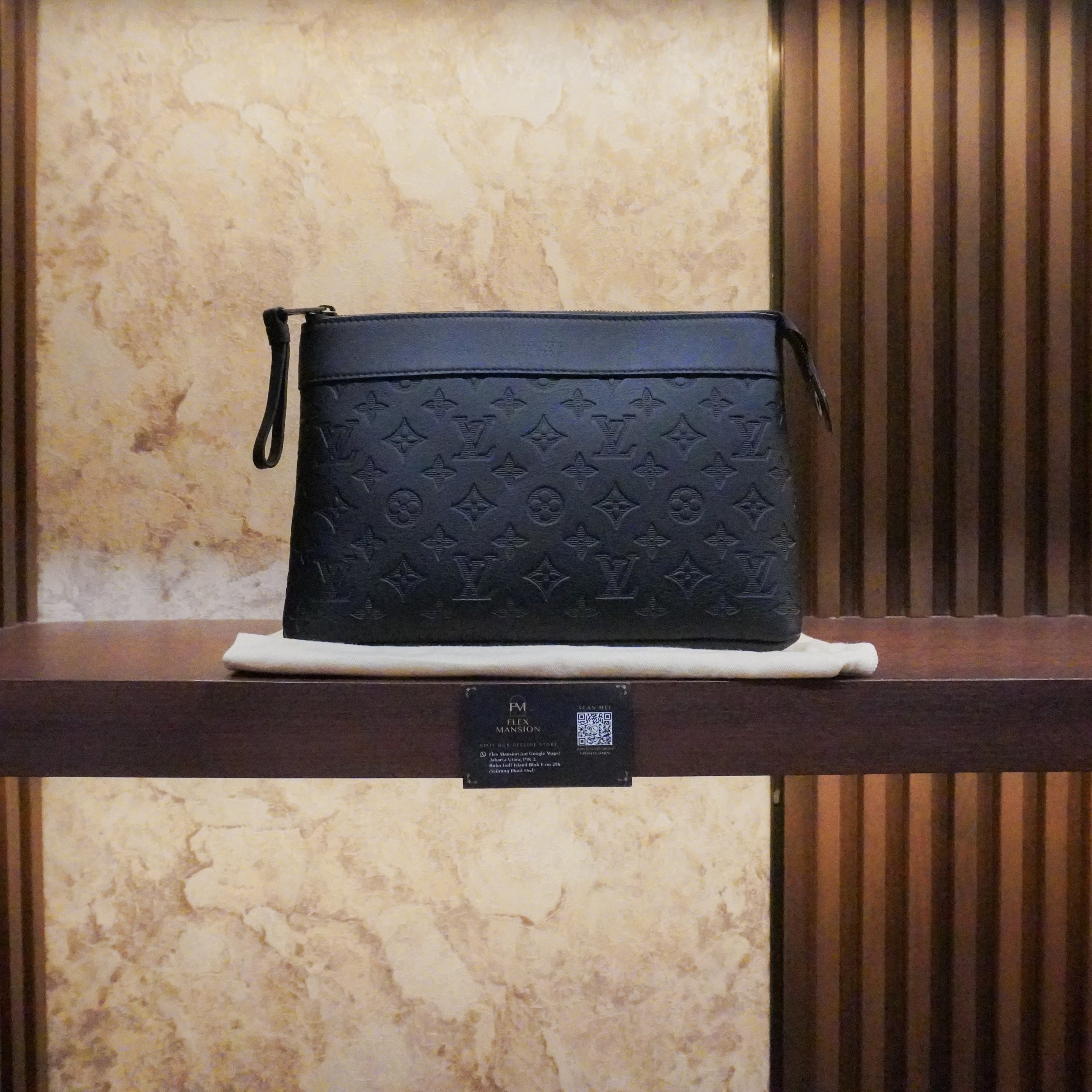 LV pochette souple leather monogram eclipse (new 23jt