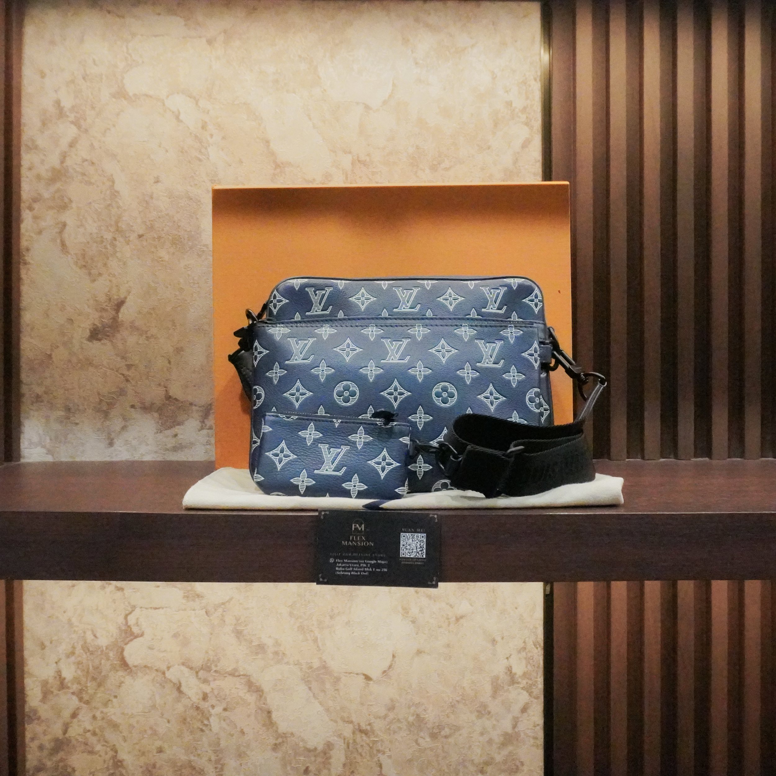LV trio messenger shadow leather navy
