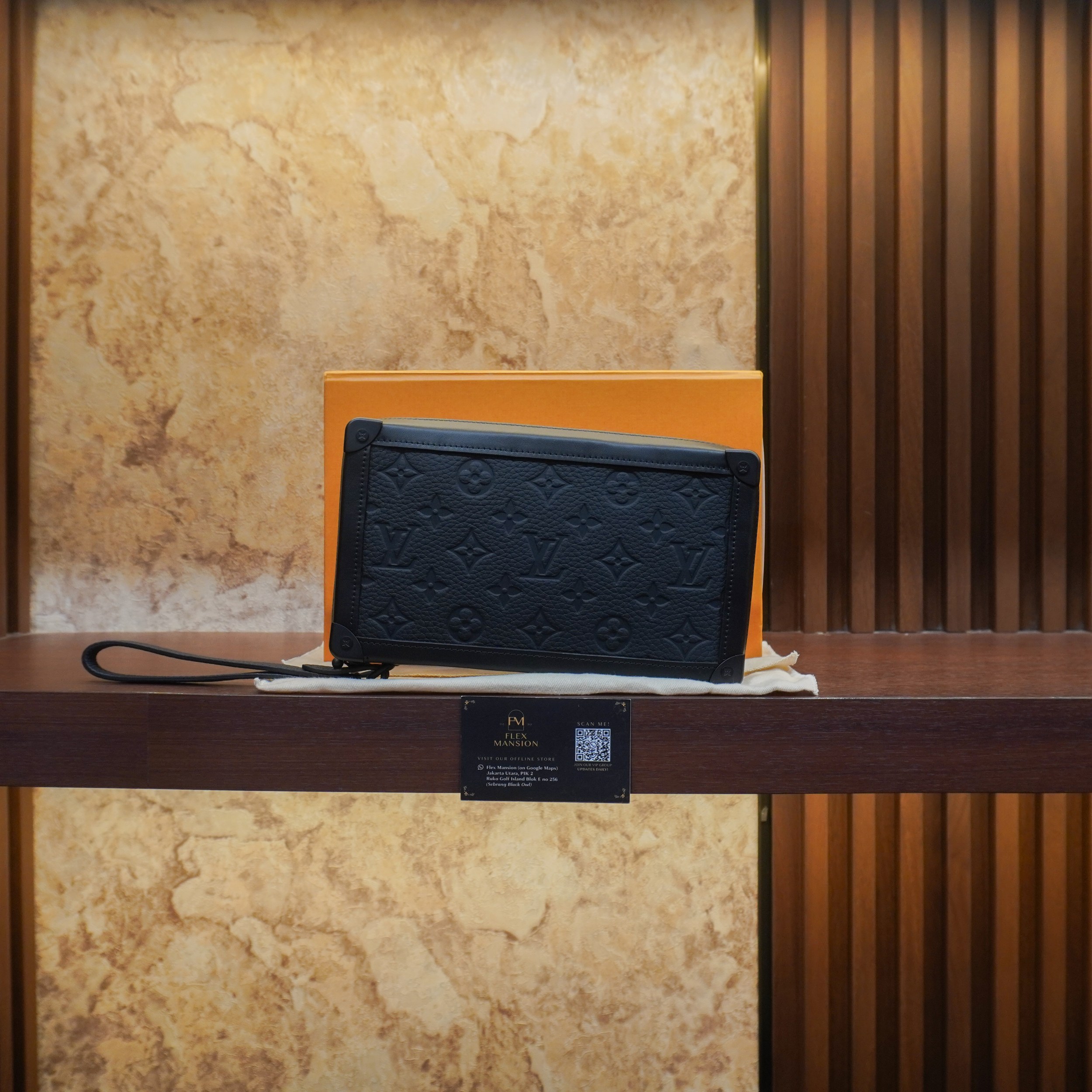 LV soft trunk pouch taurillon