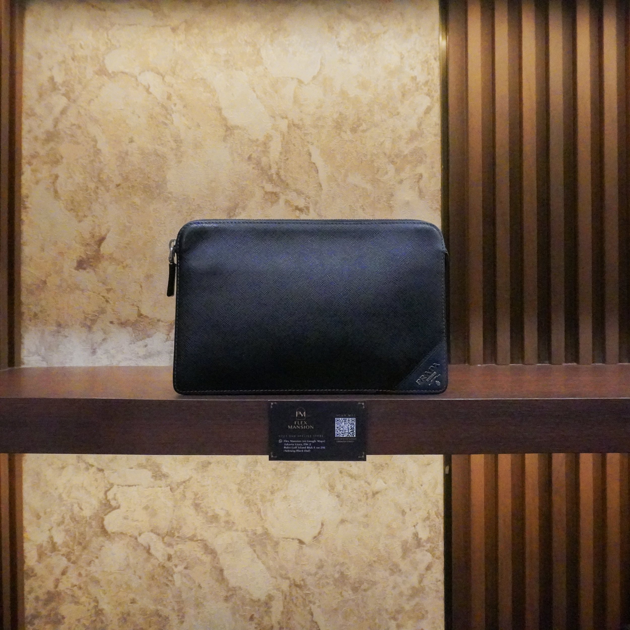 Prada saffiano standing pouch black (new 35jt