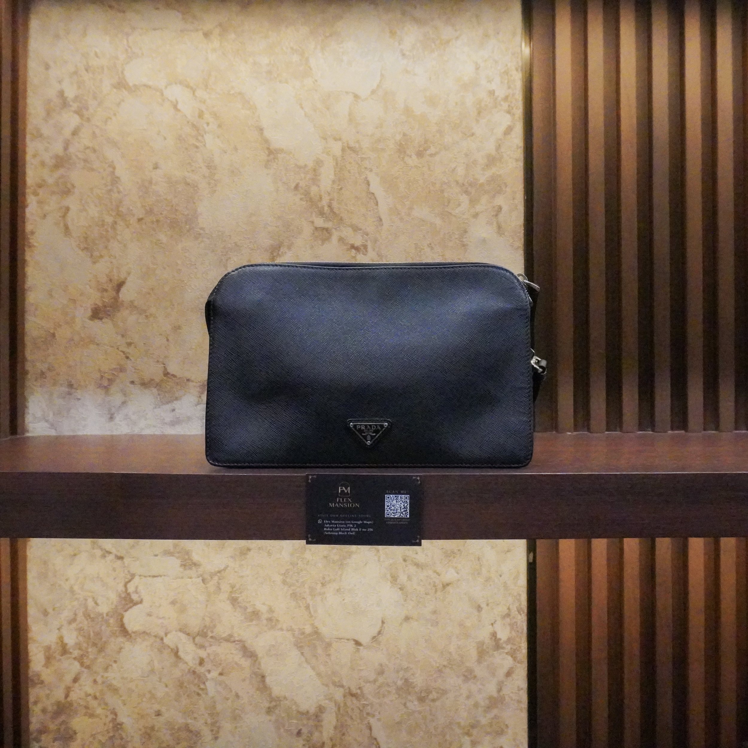 Prada saffiano standing pouch black (new 35jt