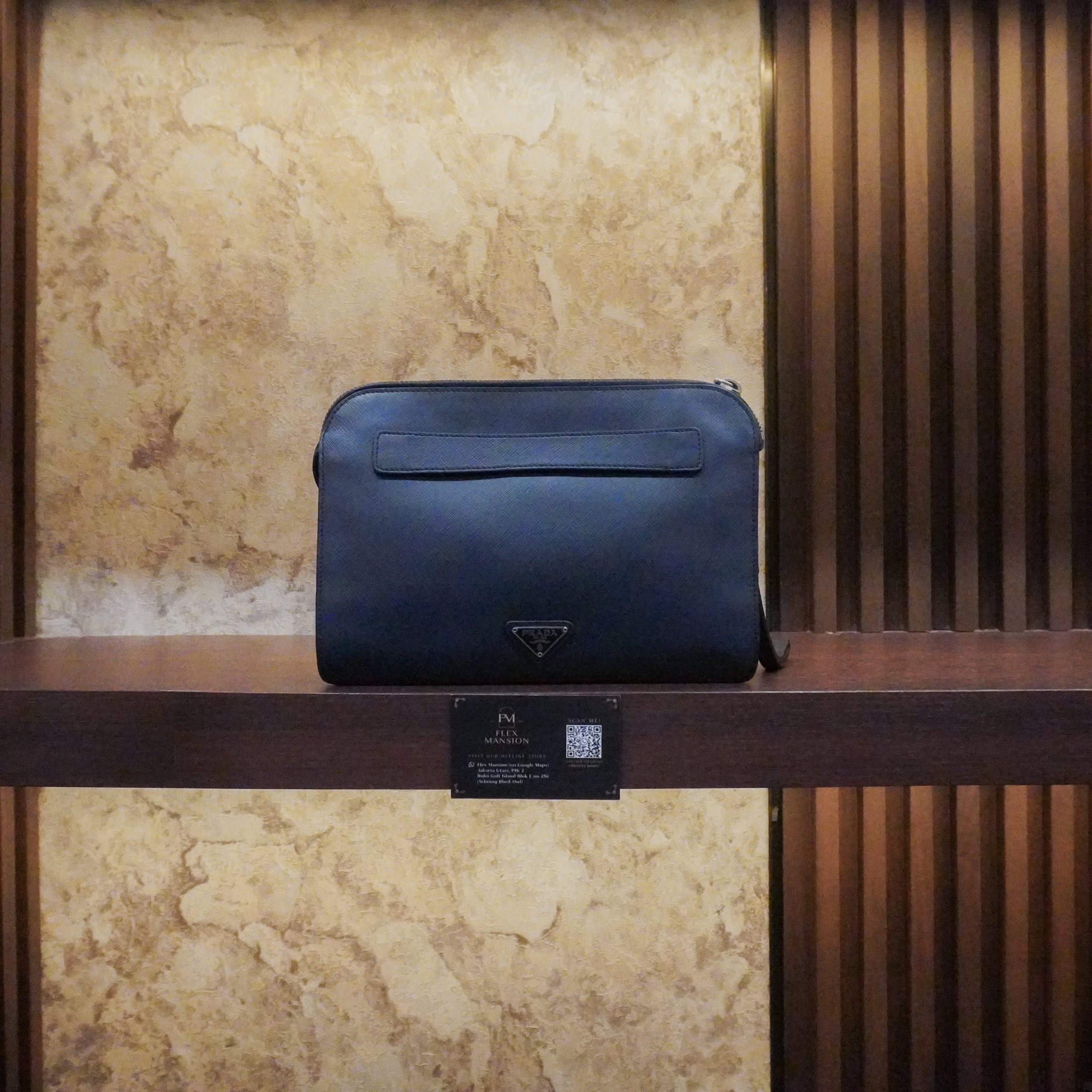 Prada saffiano standing pouch navy (new 35jt