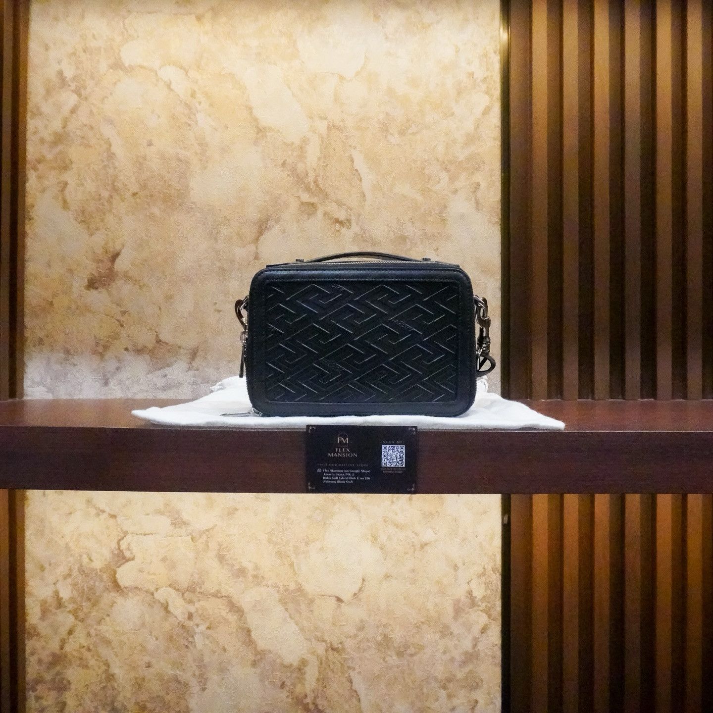 Versace La Greca signature messenger bag (new 25jt